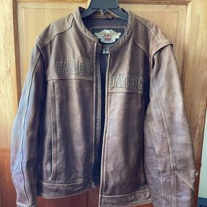 Men’s very nice leather motorcycle jacket.
